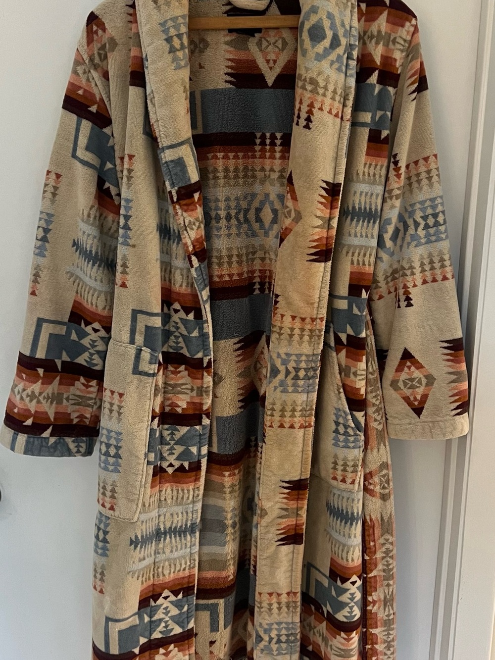 Pendleton Beige Aztec-Pattern Terry Cotton Rube with Rust and Blue Accents